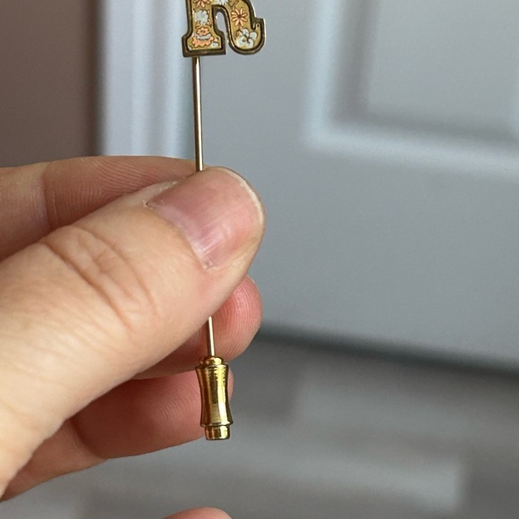 4/$50 monogram Gold Initial 'R' Stick Pin 📌 - Picture 5 of 6